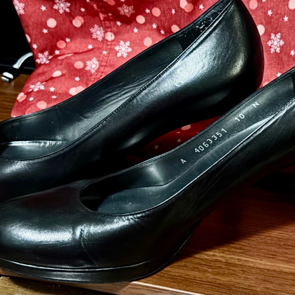 VINTAGE Stuart Weitzman heels